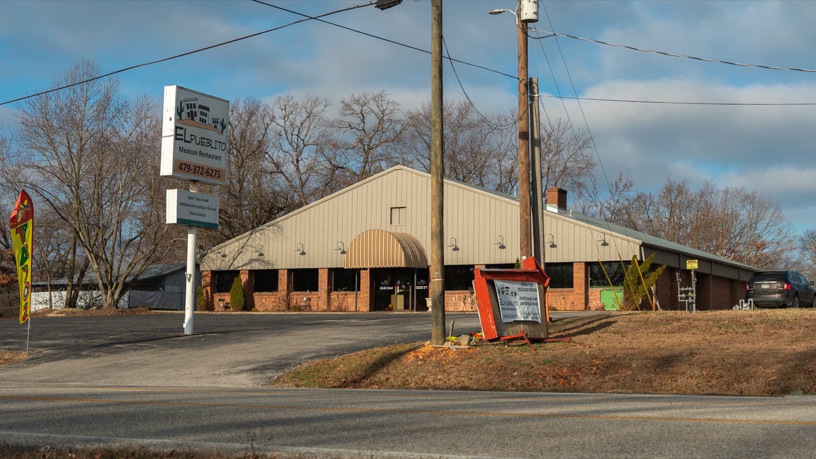 El Pueblito Prairie Creek dining space